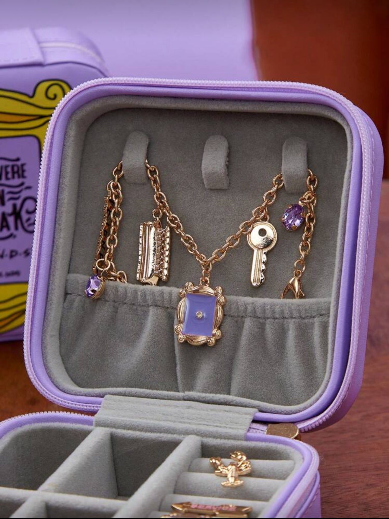 FRIENDS صندوق تخزين المجوهرات البنفسجي فريندز 💜💍